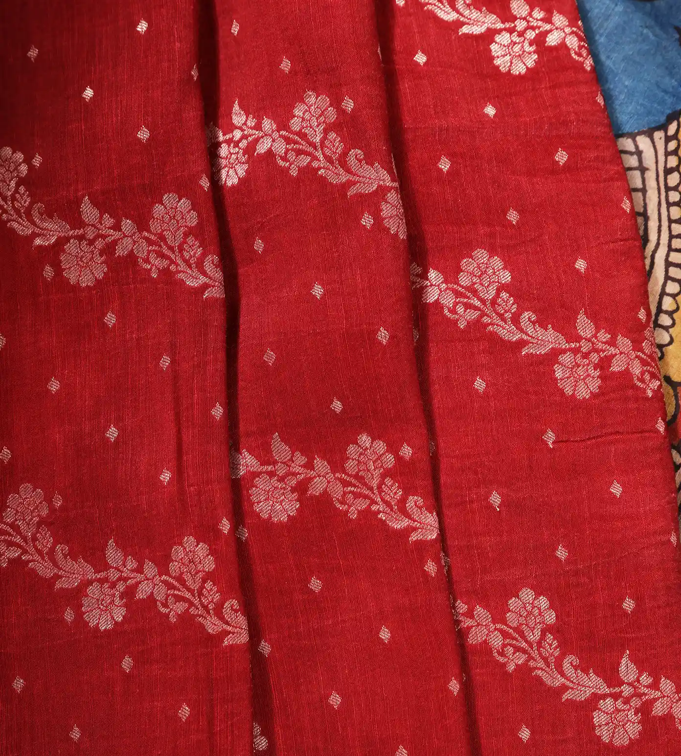 red-linen-saree-b1148527-d