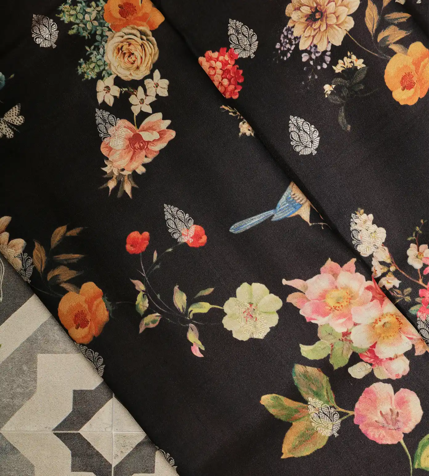 black-kattan-silk-saree-b1249737-d