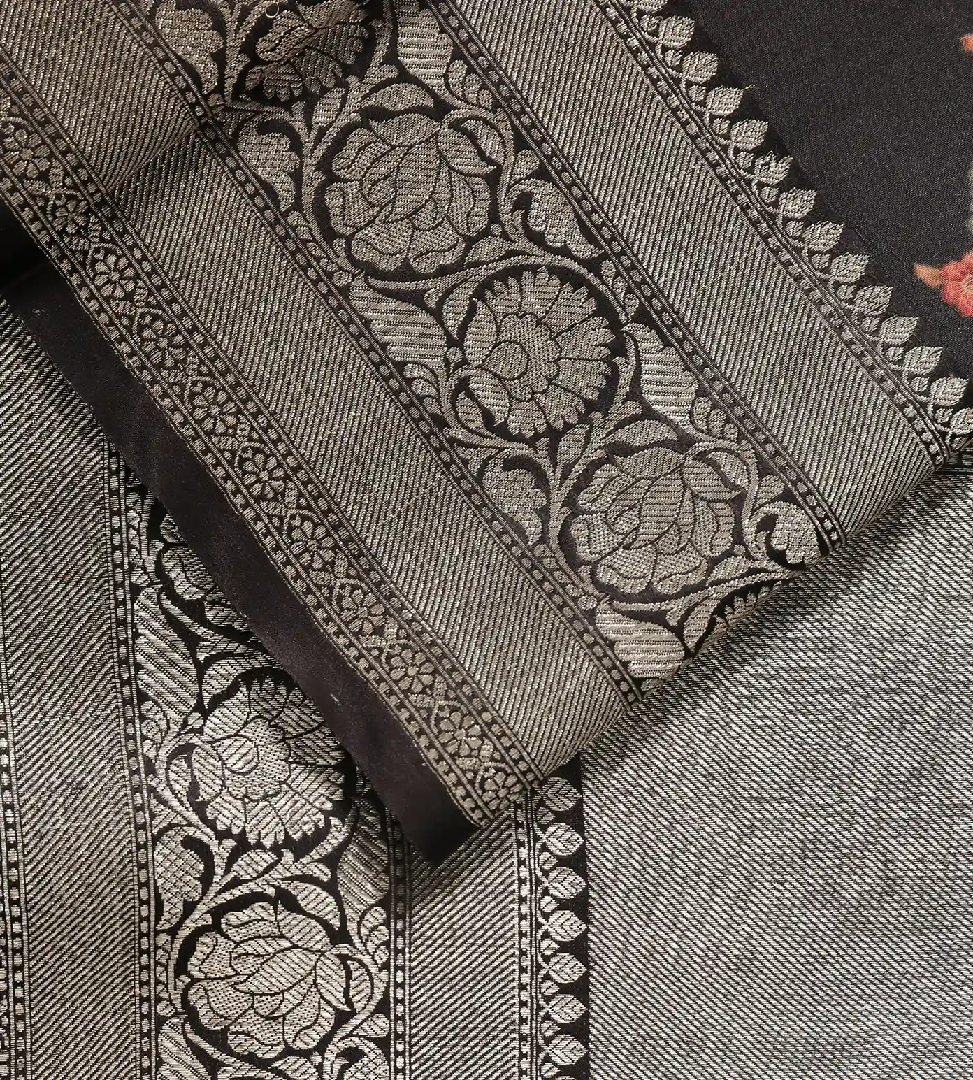 black-kattan-silk-saree-b1249737-e