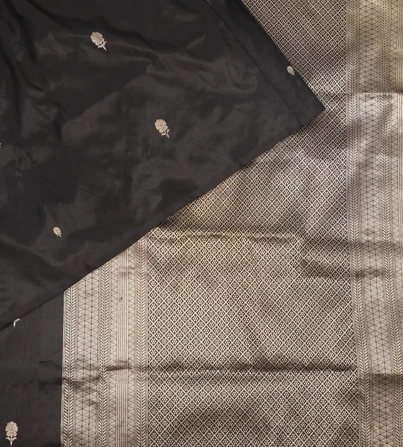 Black Banarasi Silk Saree3