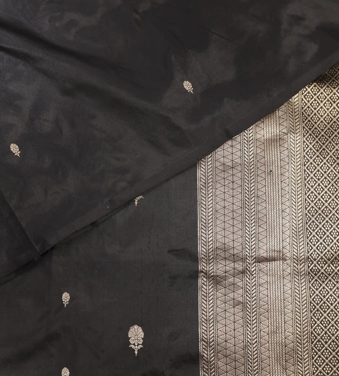 Black Banarasi Silk Saree4