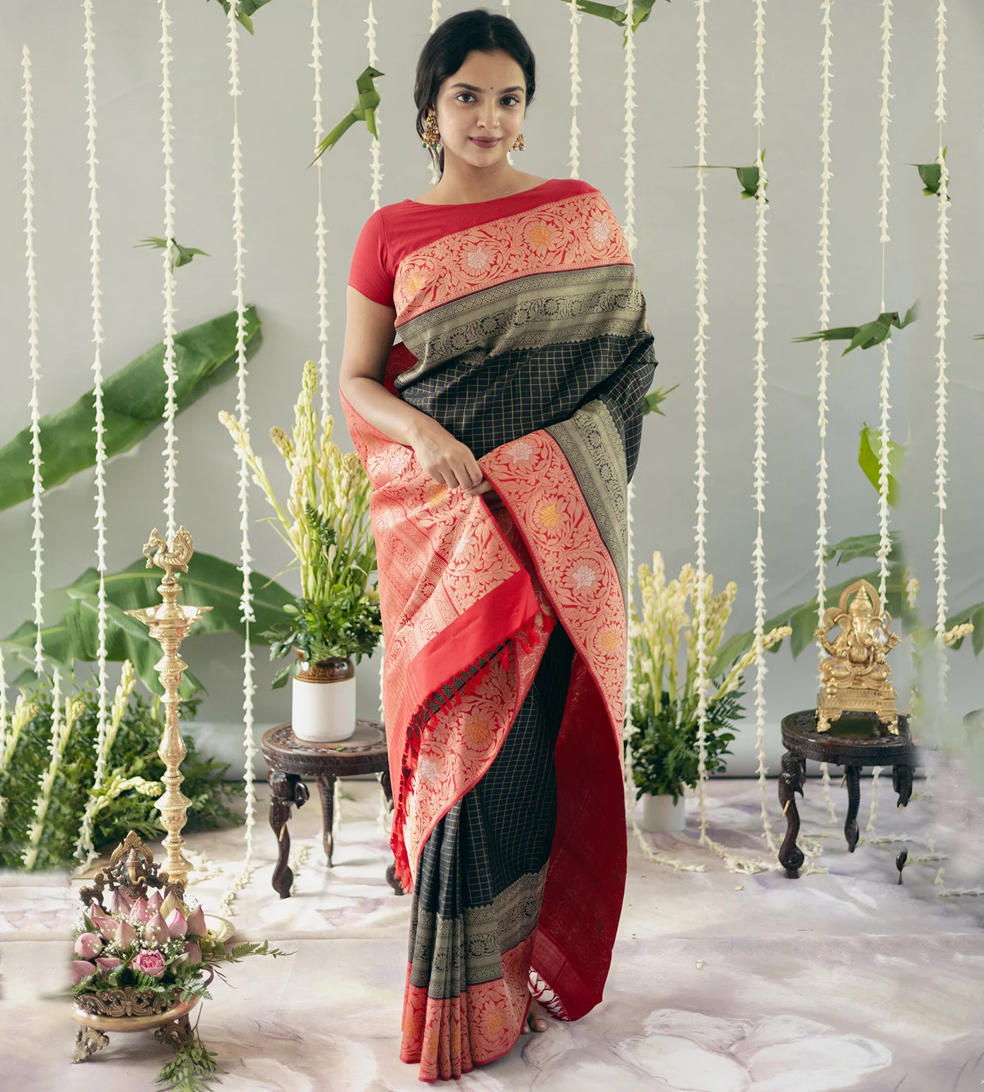 black-kanchipuram-silk-saree-c0253781-b