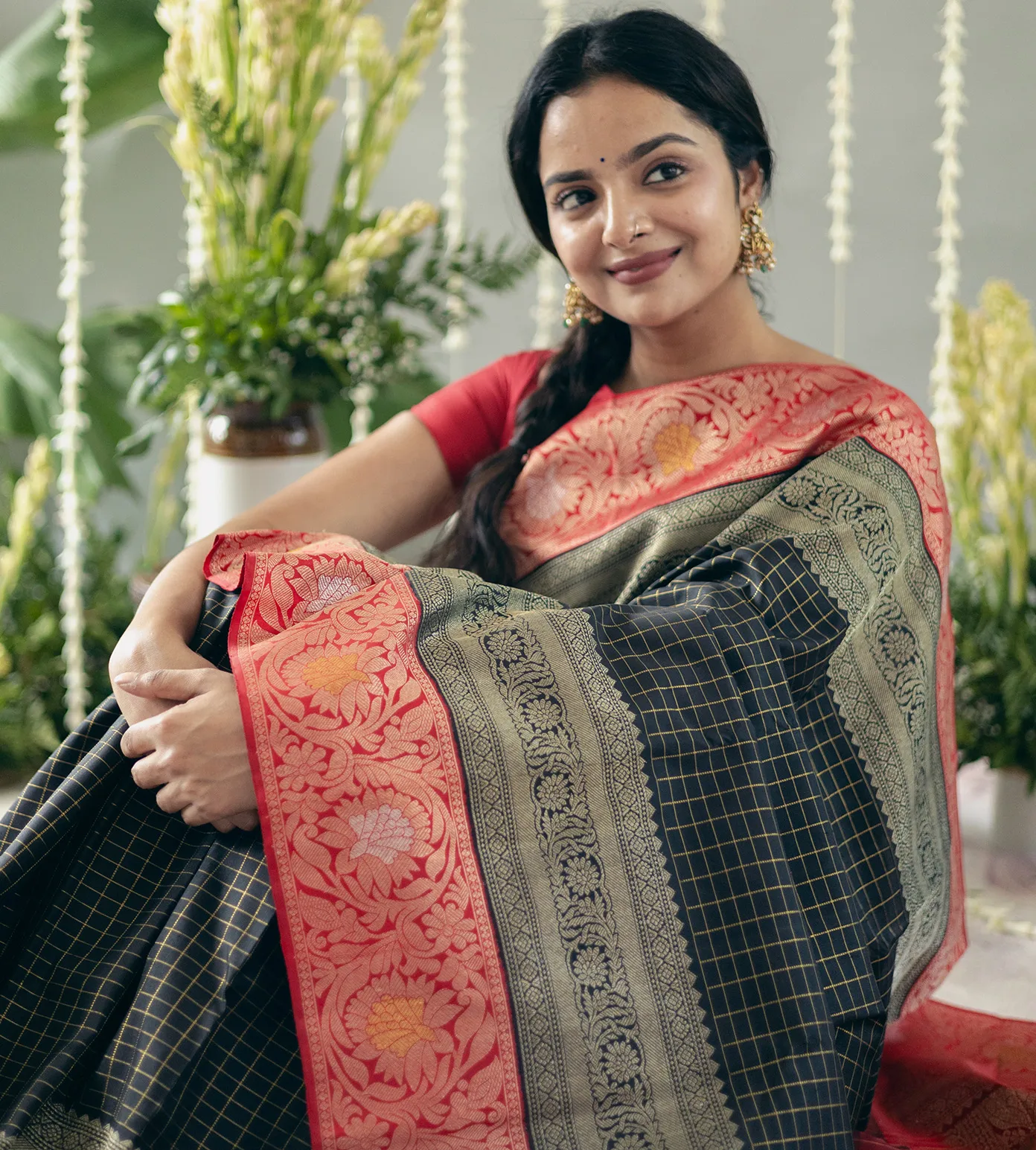 black-kanchipuram-silk-saree-c0253781-d