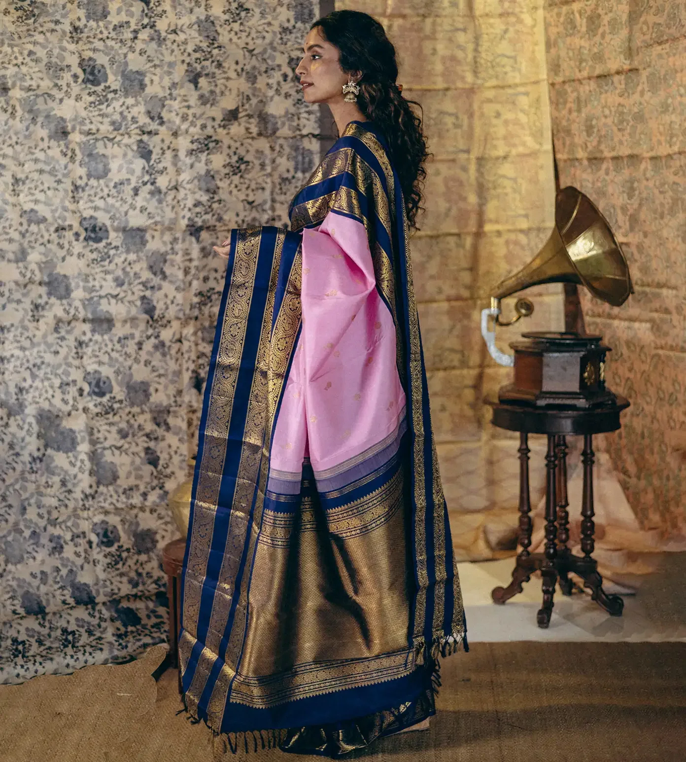 rose-pink-kanchipuram-silk-saree-b1147219-e