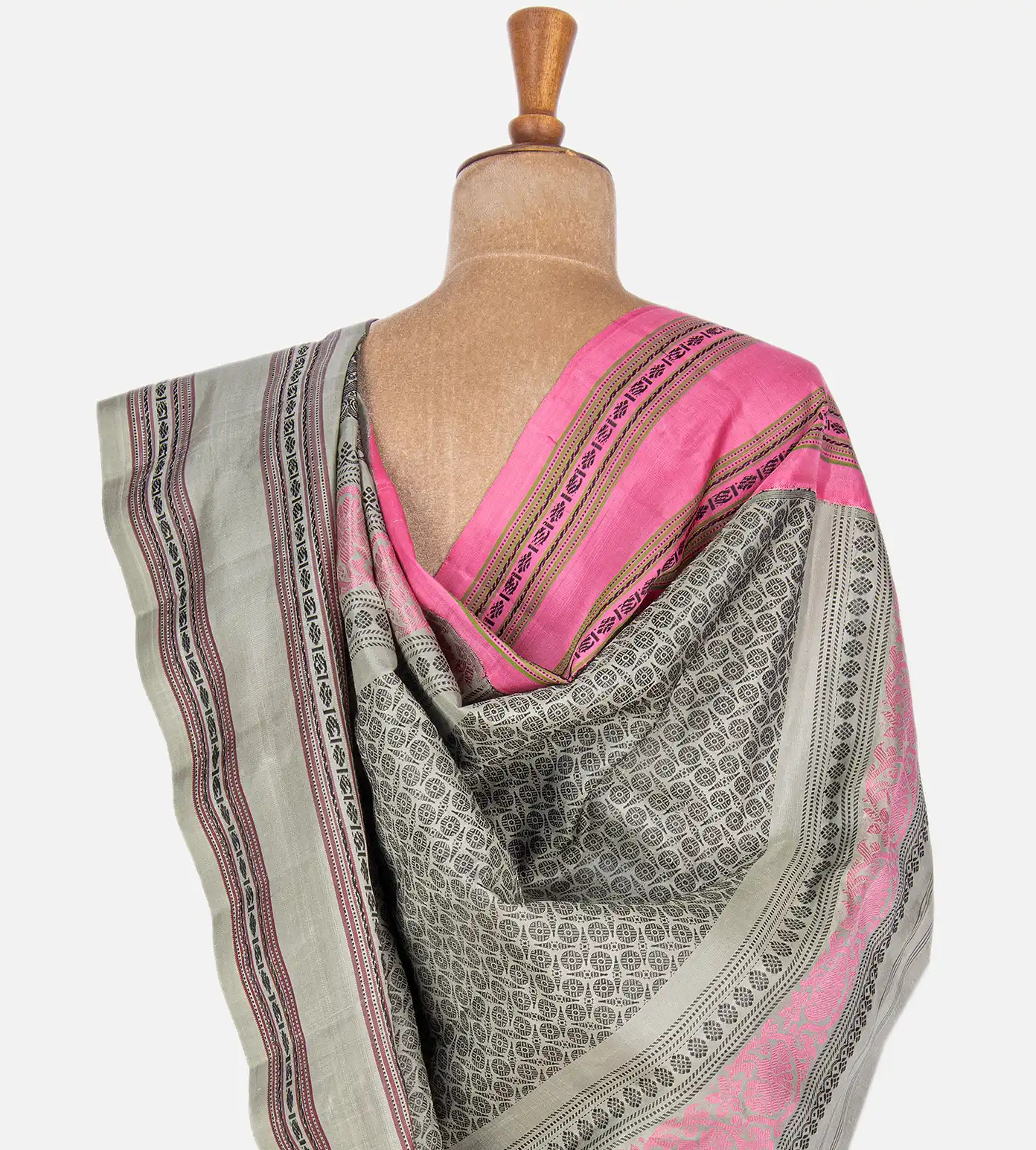 black-gadwal-silk-saree-c0253610-c