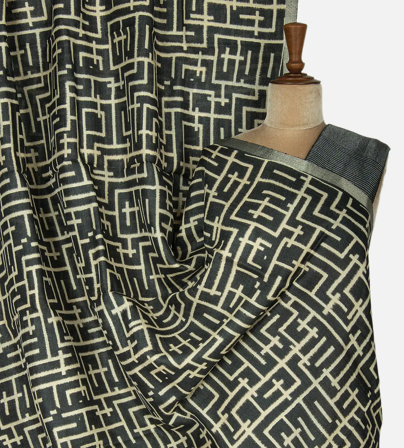 dark-grey-tussar-saree-c0255174-a