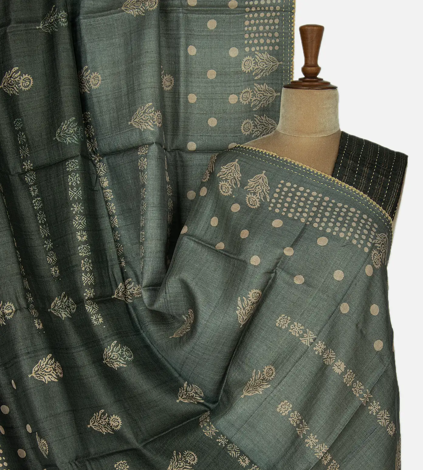 grey-tussar-saree-c0253825-a