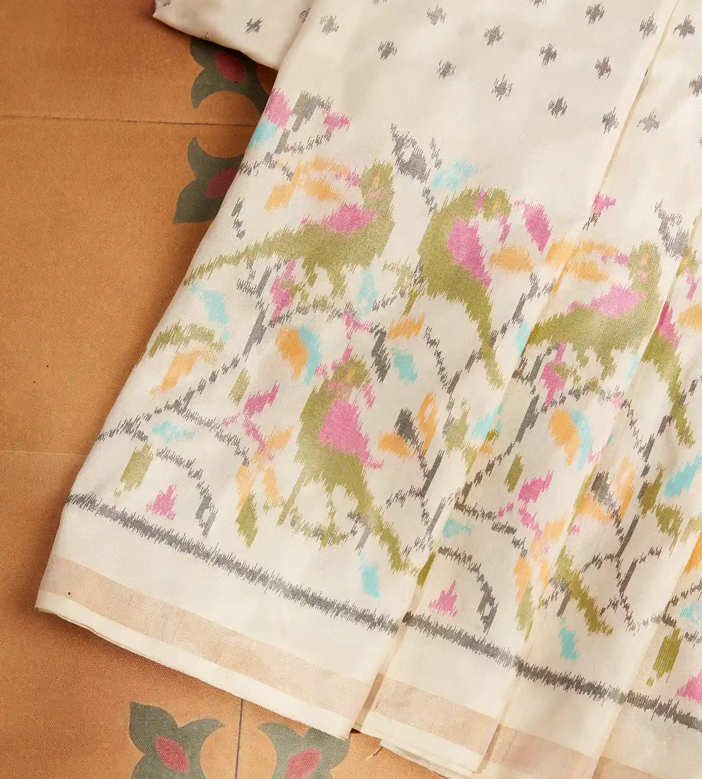 off-white-patola-silk-saree-c0254753-b