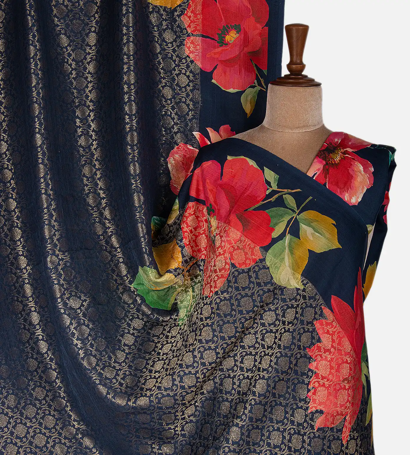 navy-blue-kanchipuram-silk-saree-b1147132-a