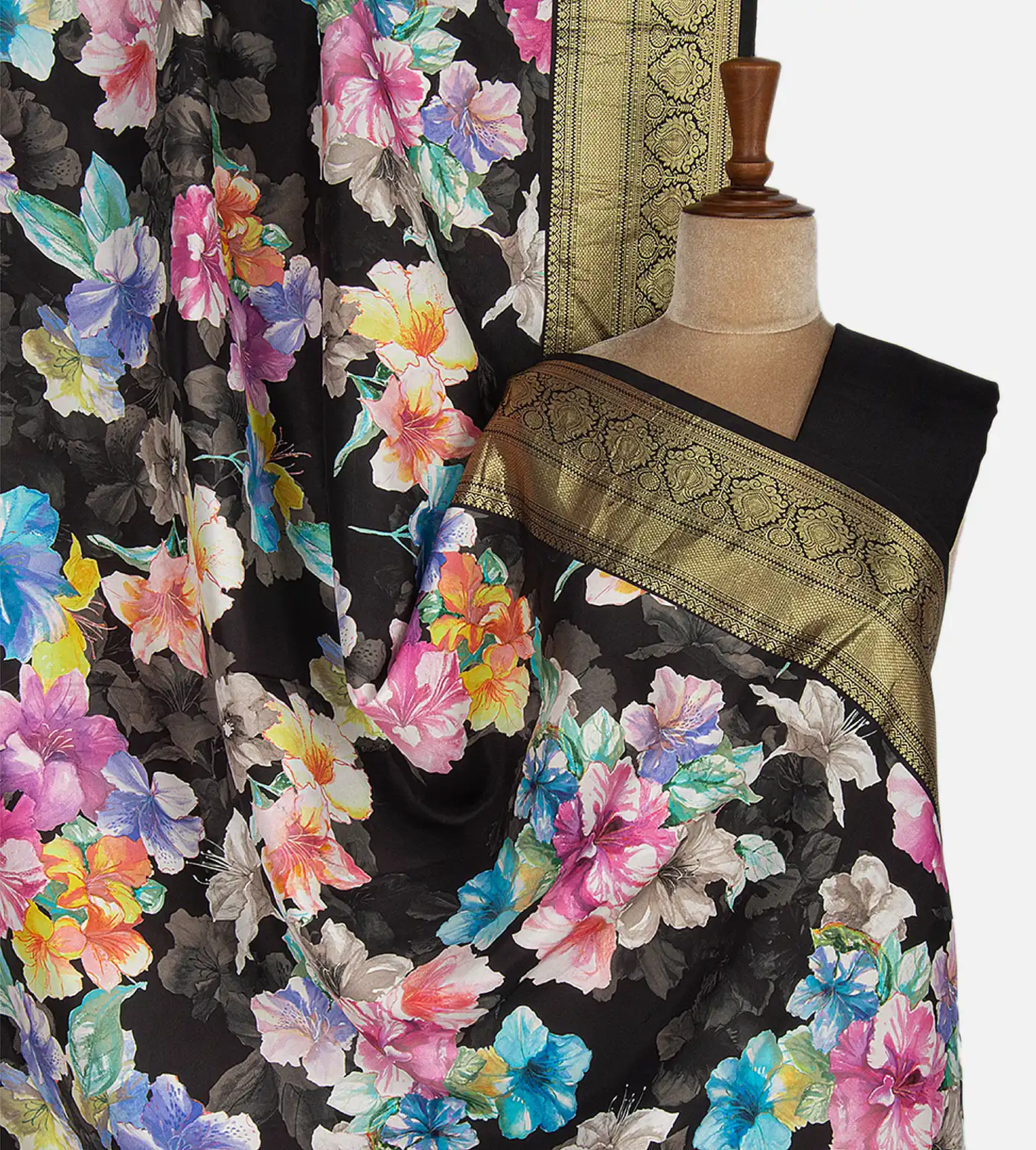 black-kanchipuram-silk-saree-b1147141-a