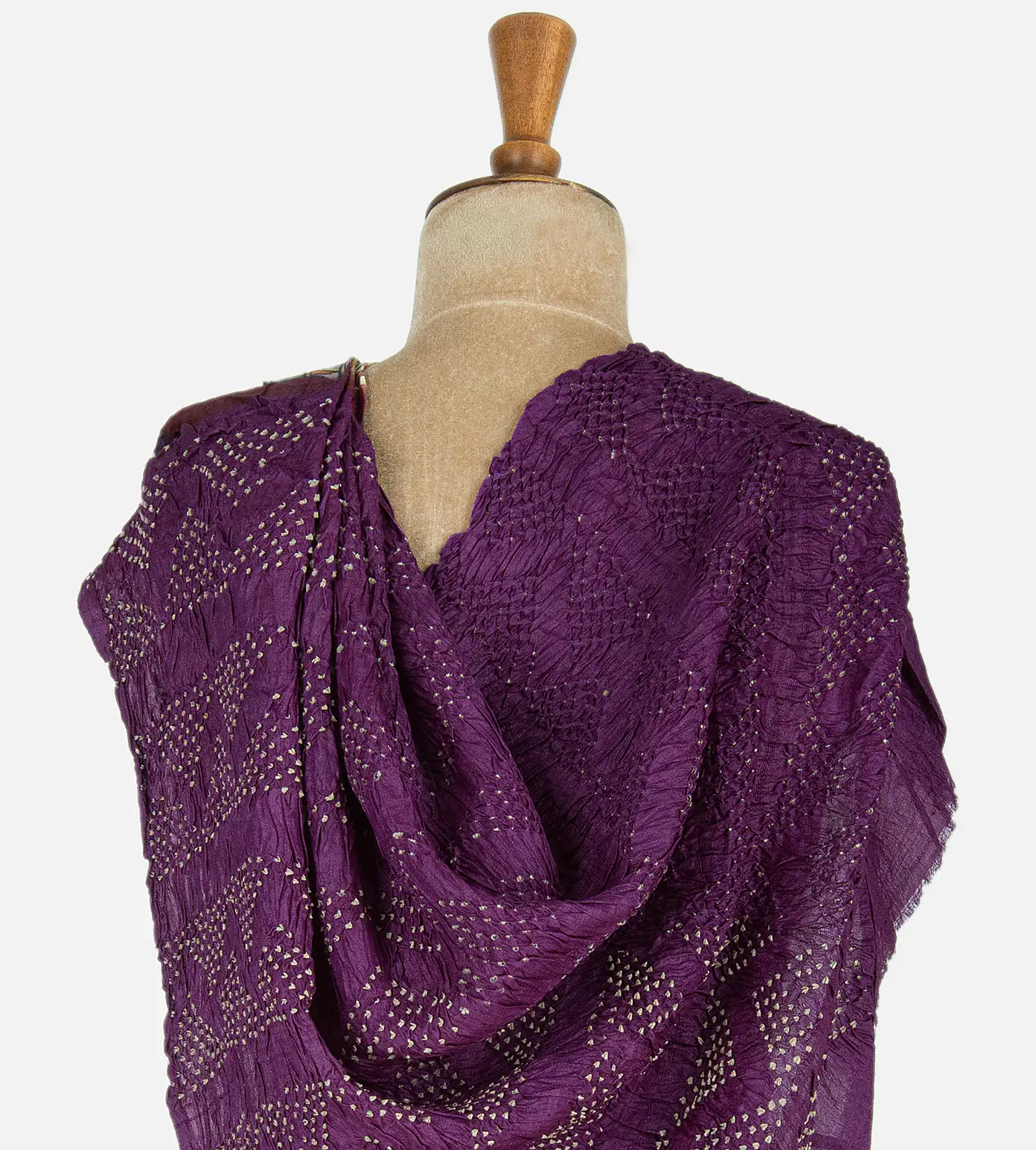 off-white-tussar-bandhani-saree-c0252988-c