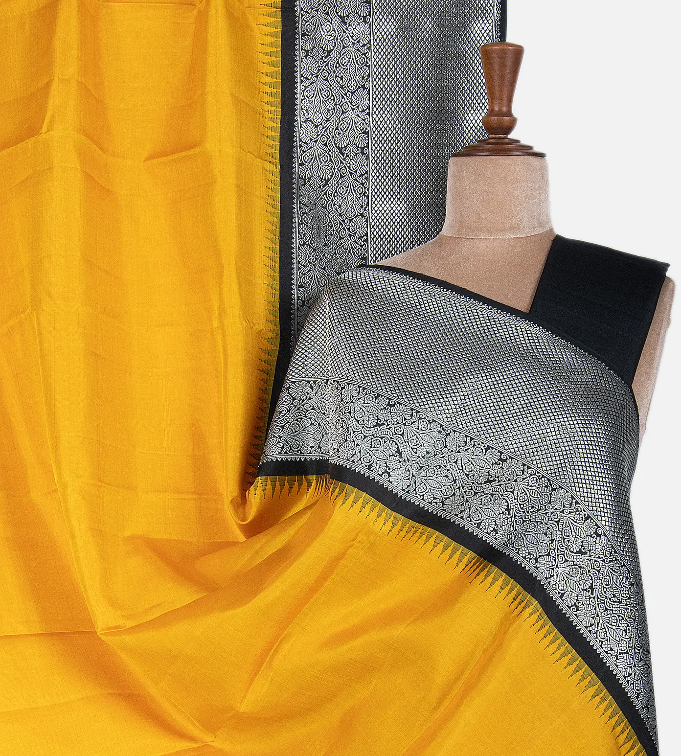 yellow-kanchipuram-silk-saree-c0660945-a