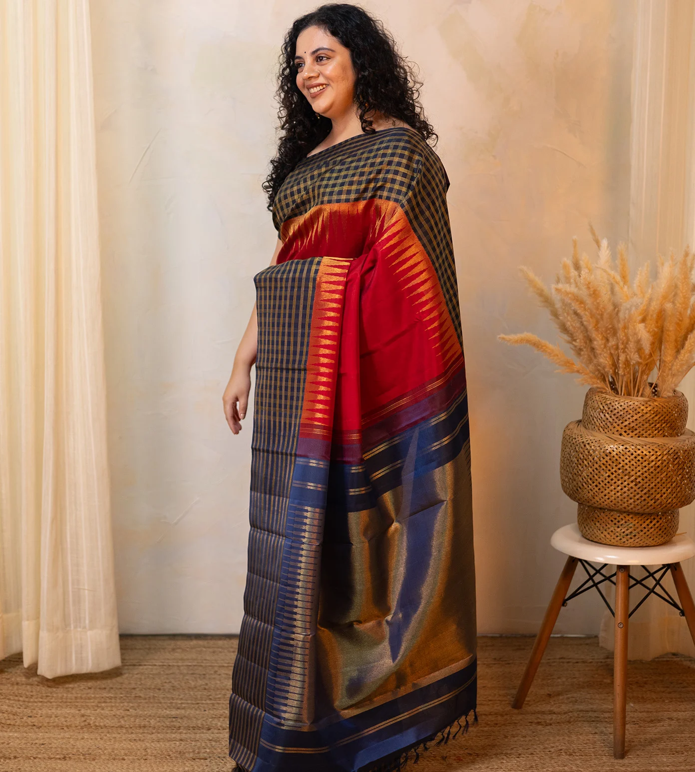 red-kanchipuram-silk-saree-c0660428-b