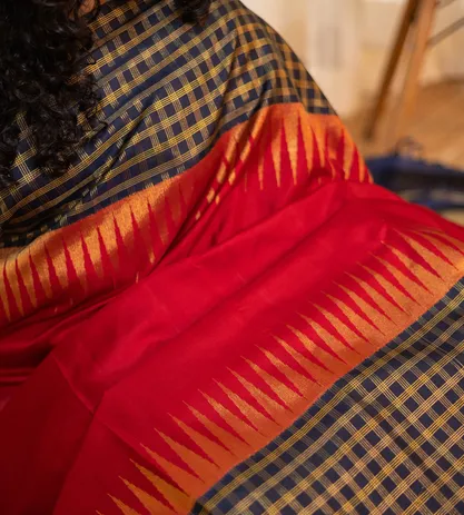 red-kanchipuram-silk-saree-c0660428-c