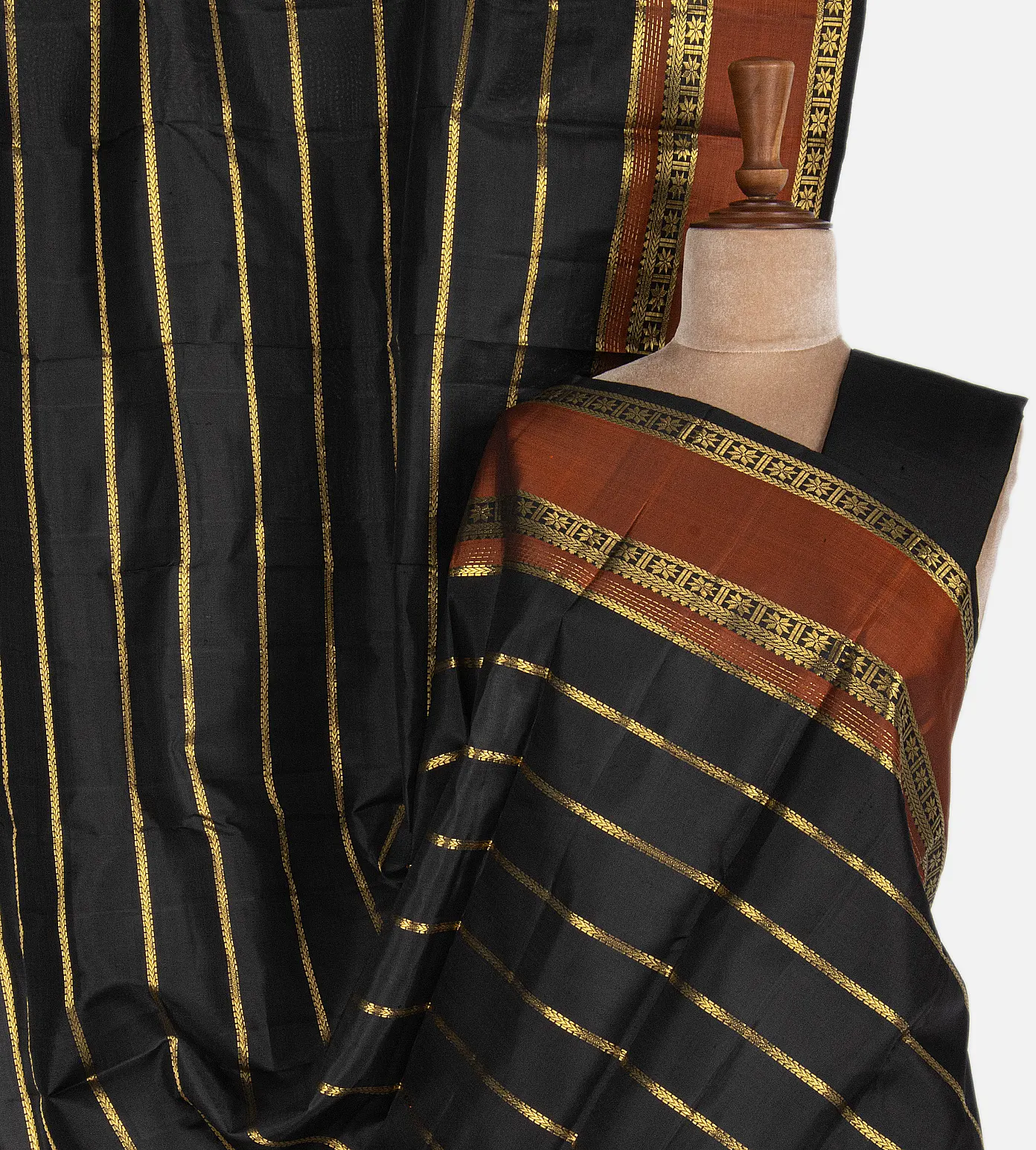 black-kanchipuram-silk-saree-c0762492-a