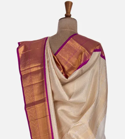 off-white-kanchipuram-silk-saree-b1046298-c