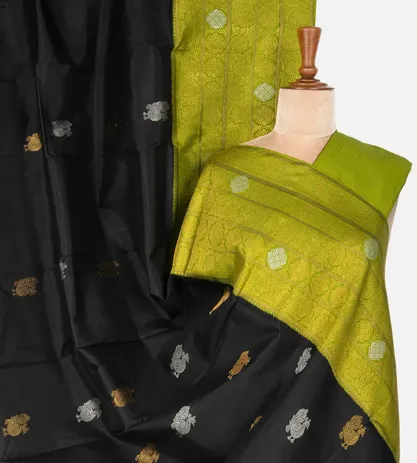 black-kanchipuram-silk-saree-b1147471-a