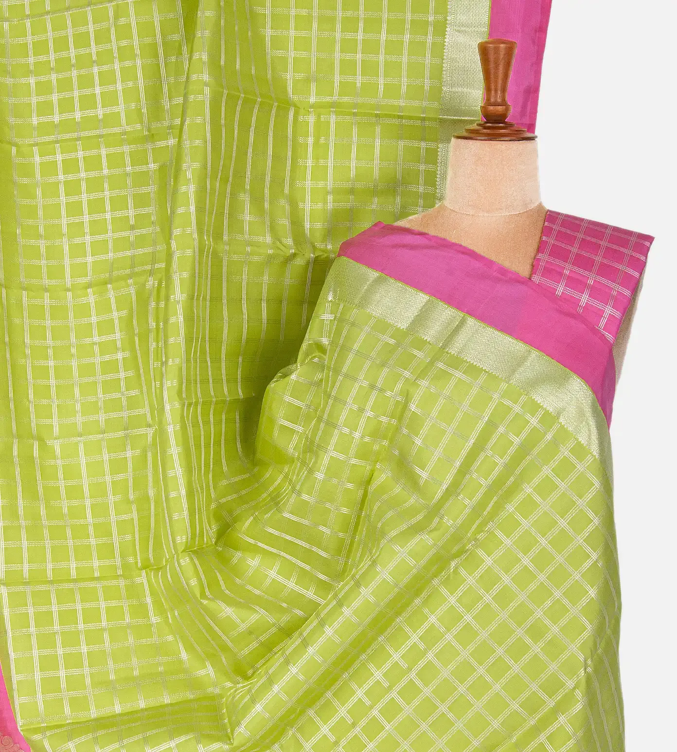 light-green-kanchipuram-silk-saree-b1044698-a