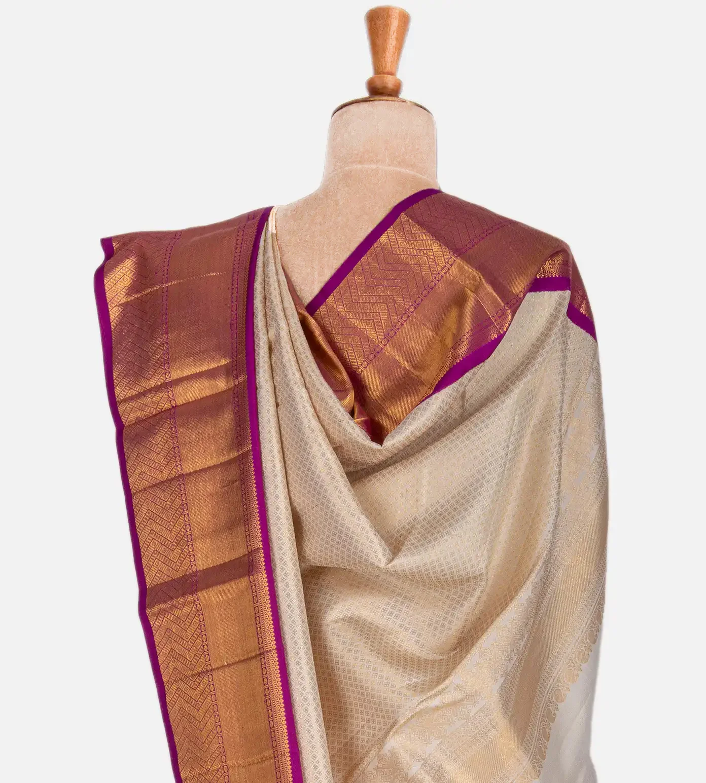 off-white-kanchipuram-silk-saree-b1046298-c