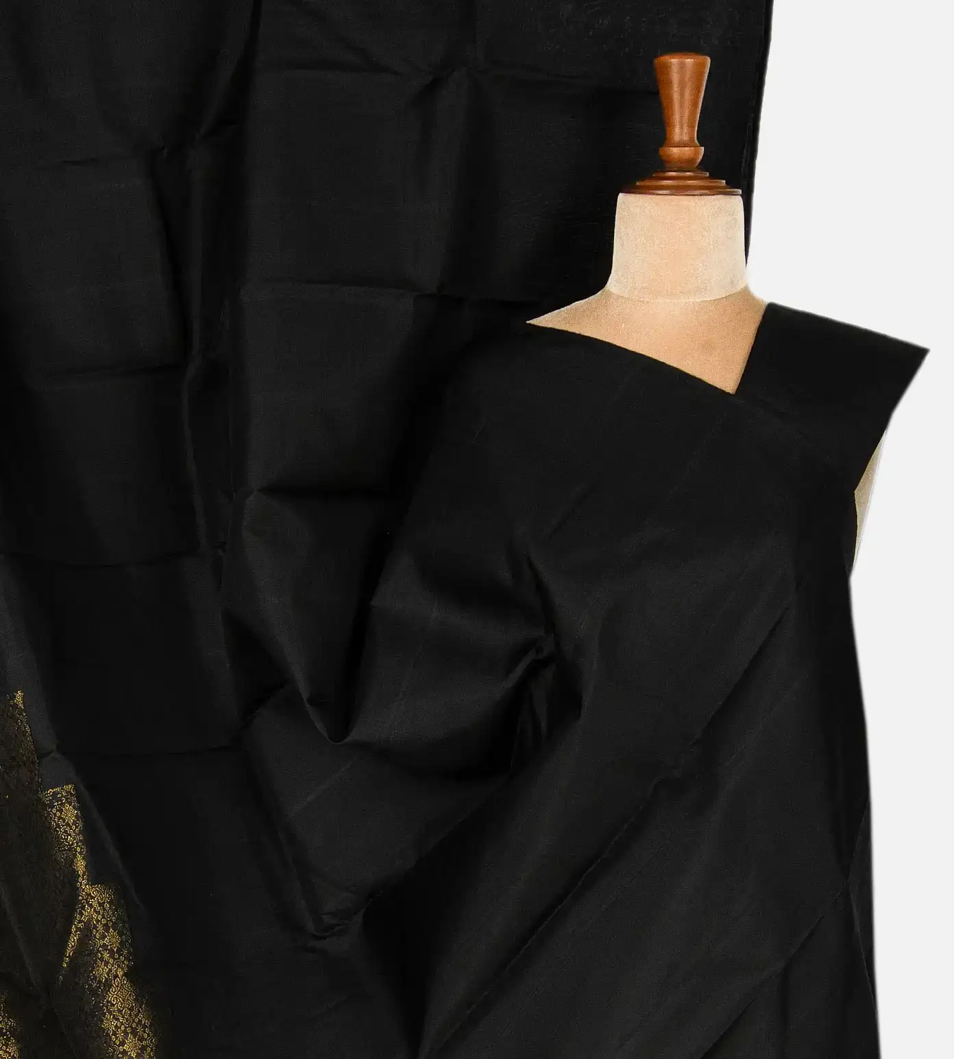 black-kanchipuram-silk-saree-b1146945-a