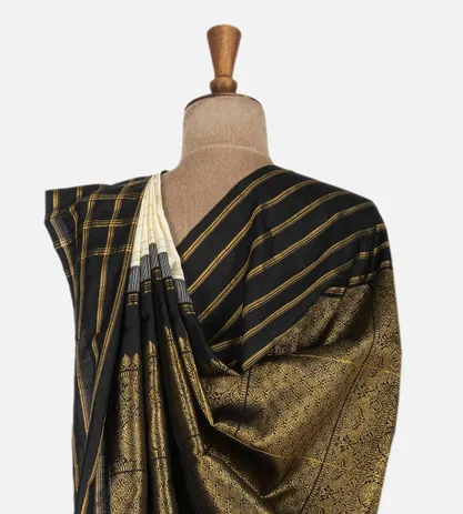white-kanchipuram-silk-saree-c0660775-c