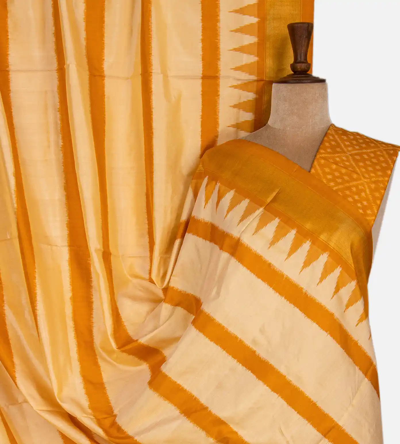 off-white-ikkat-silk-saree-c0971669-a