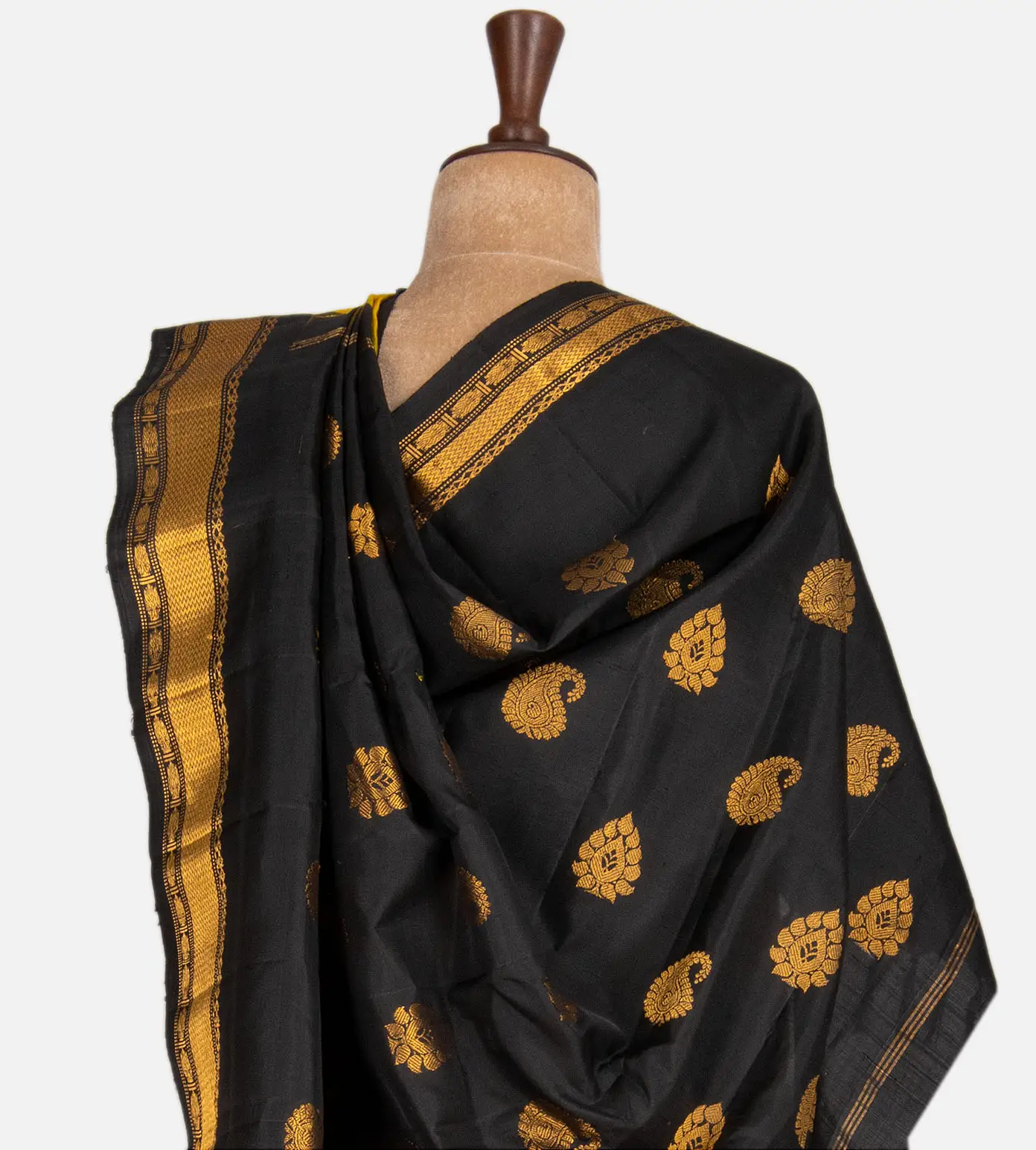 yellow-gadwal-silk-saree-d0185685-c