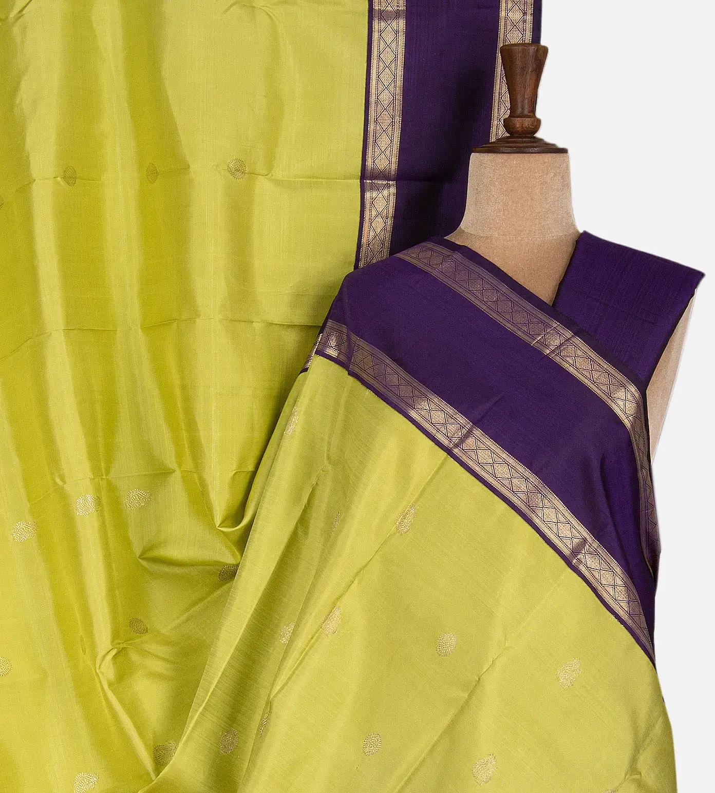 light-green-kanchipuram-silk-saree-d0184574-a