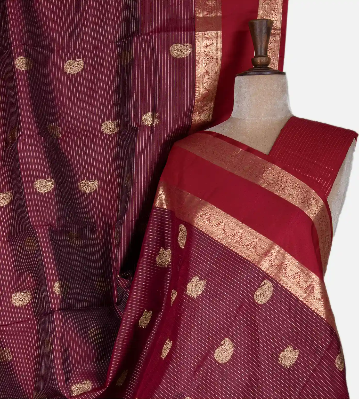 deep-red-kanchipuram-silk-saree-d0185353-a