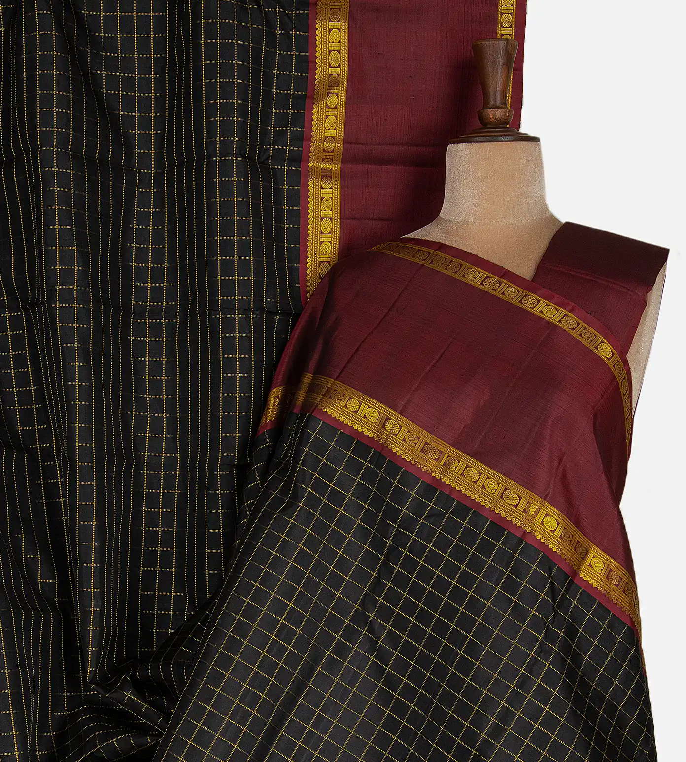 black-kanchipuram-silk-saree-d0292201-a