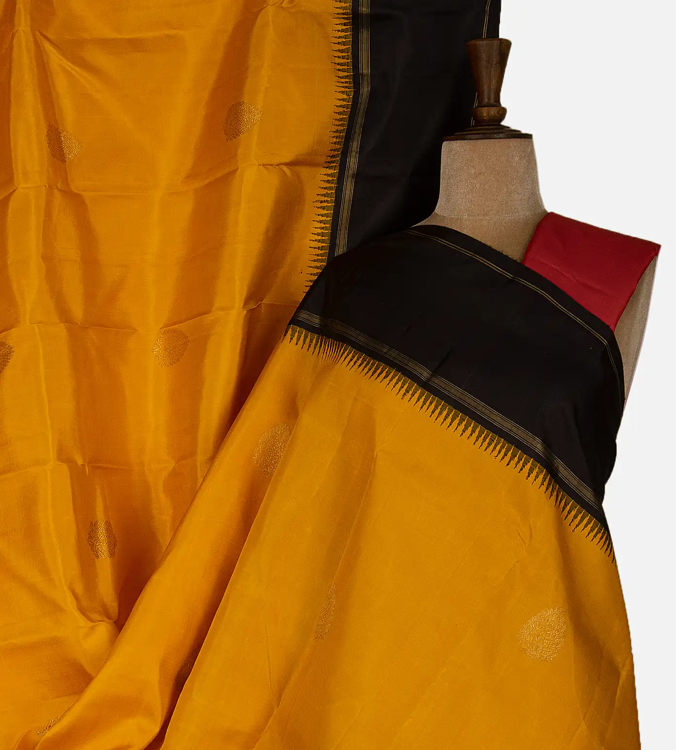 yellow-kanchipuram-silk-saree-d0292552-a