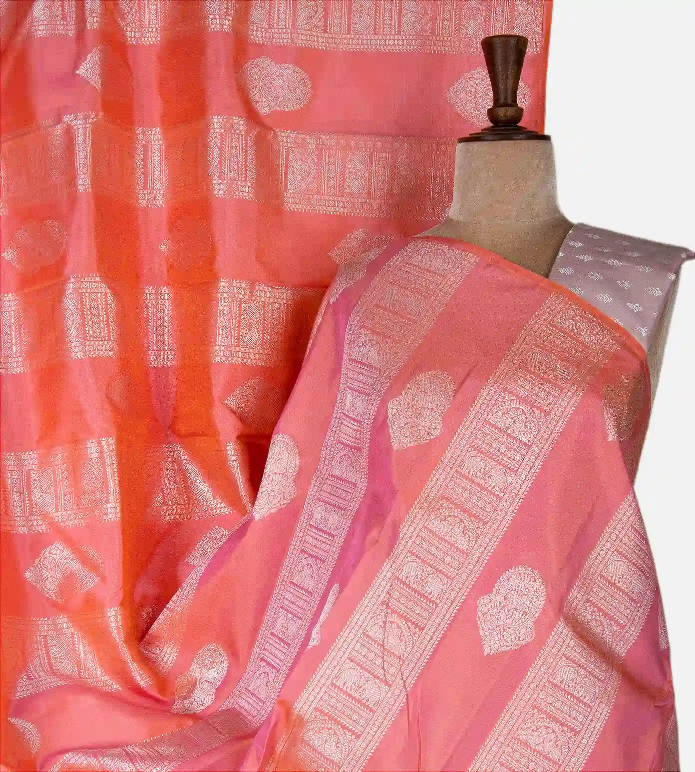 pinkish-orange-kanchipuram-silk-saree-d0292401-a