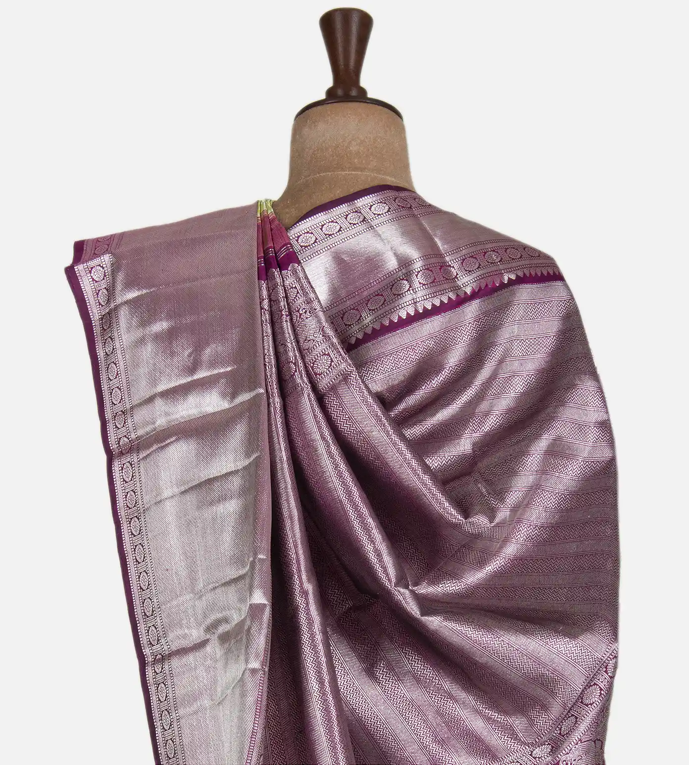 light-green-kanchipuram-silk-saree-b1148343-c