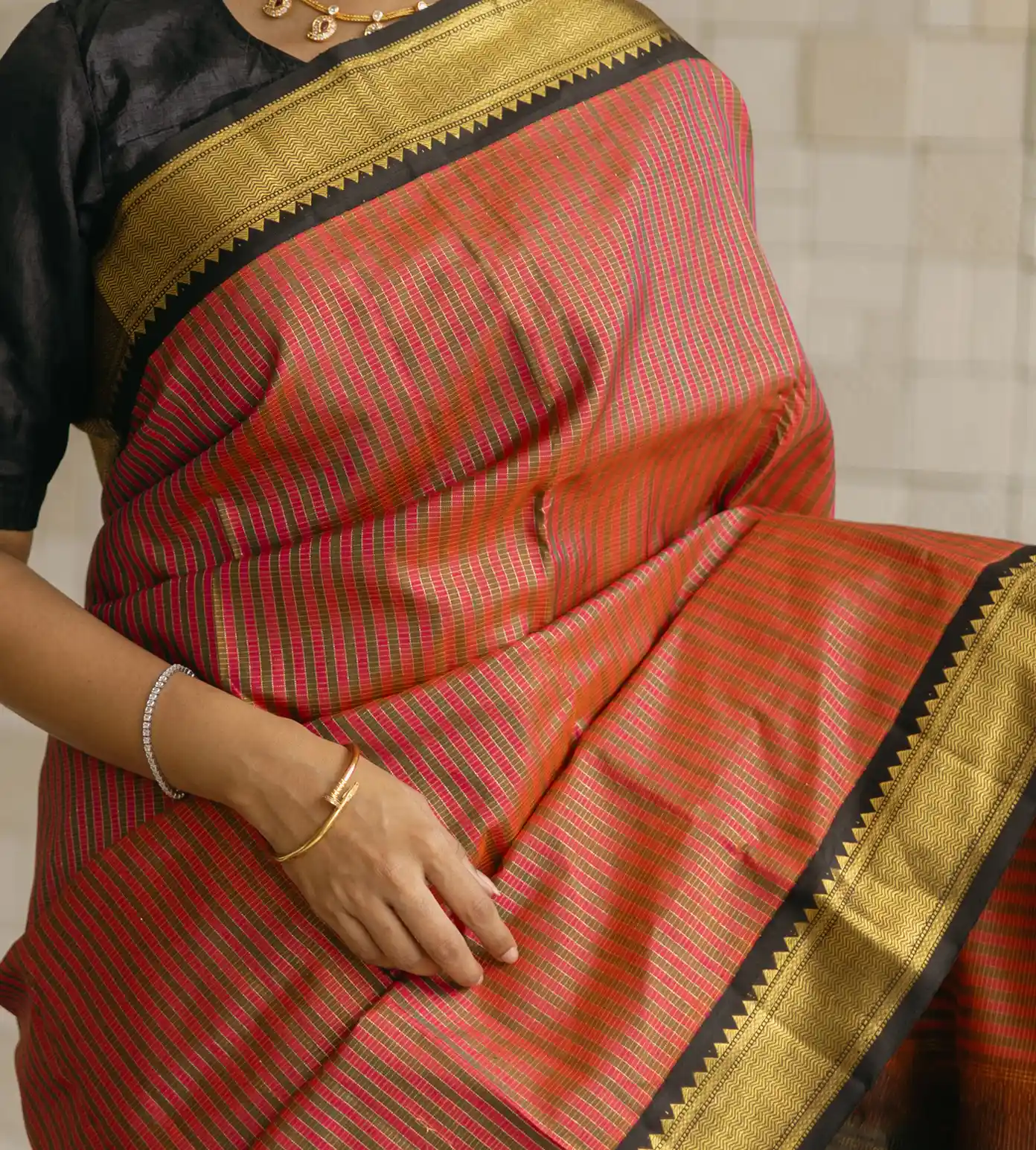 red-kanchipuram-silk-saree-c1282944-c