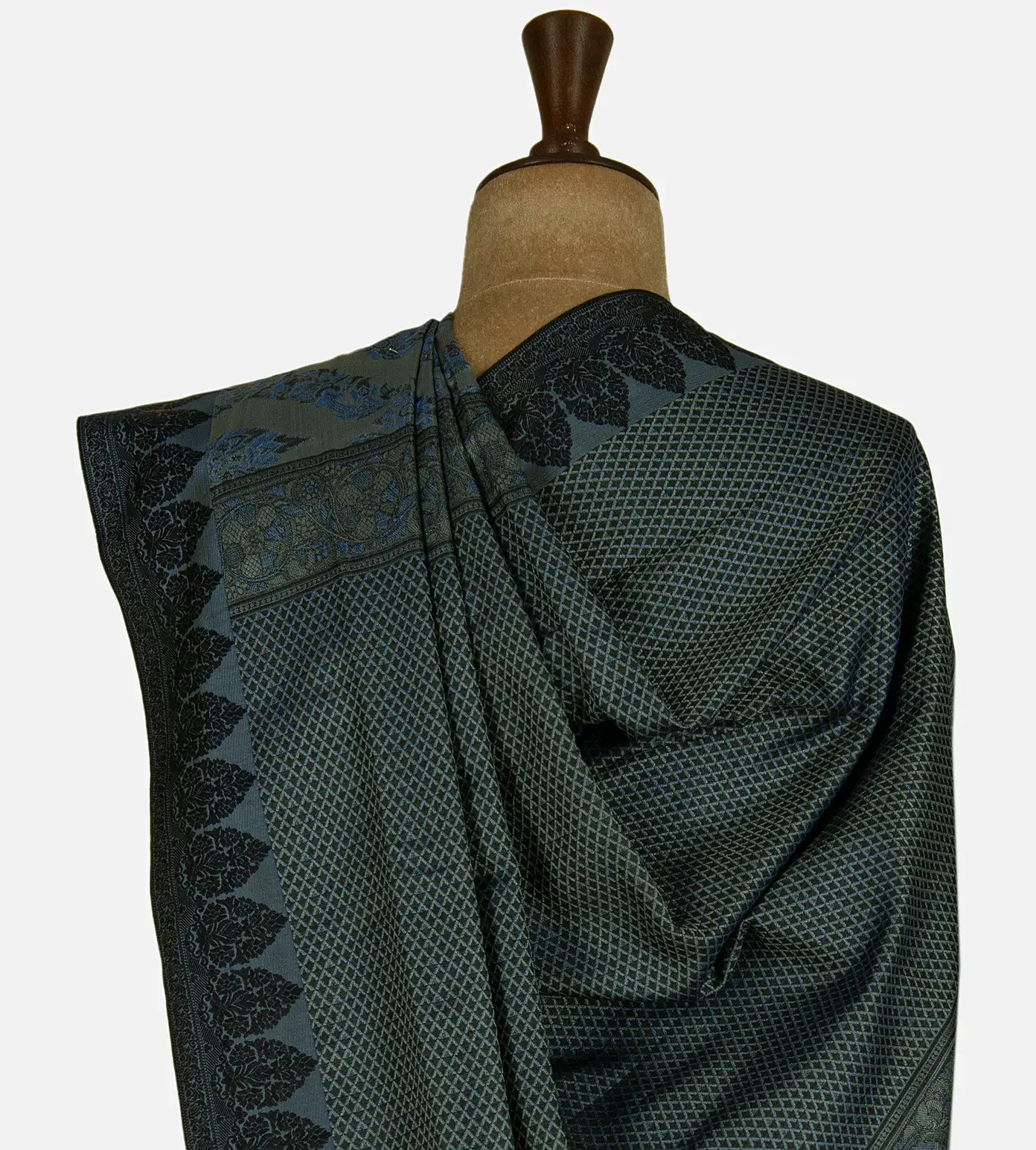 grey-soft-silk-saree-d0186907-c