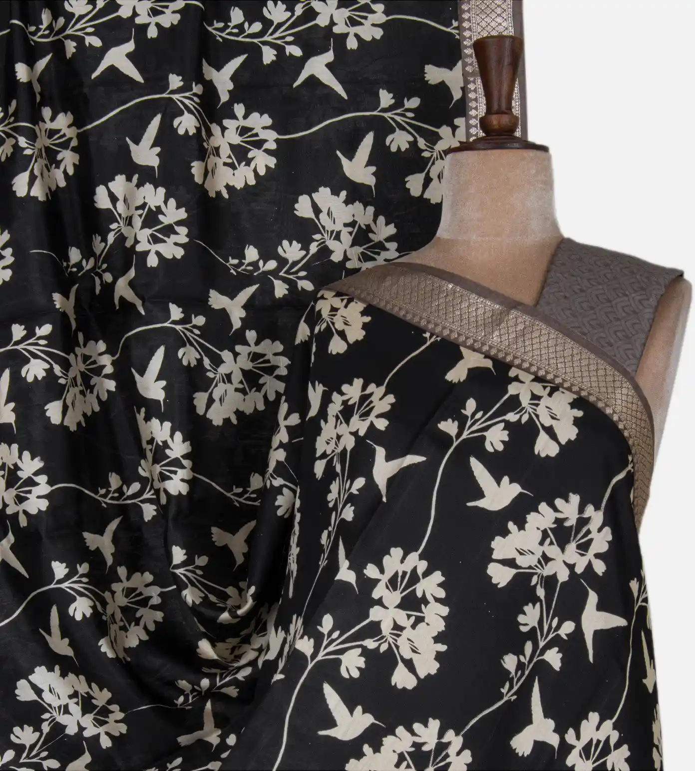 black-chaniya-silk-saree-d0189226-a