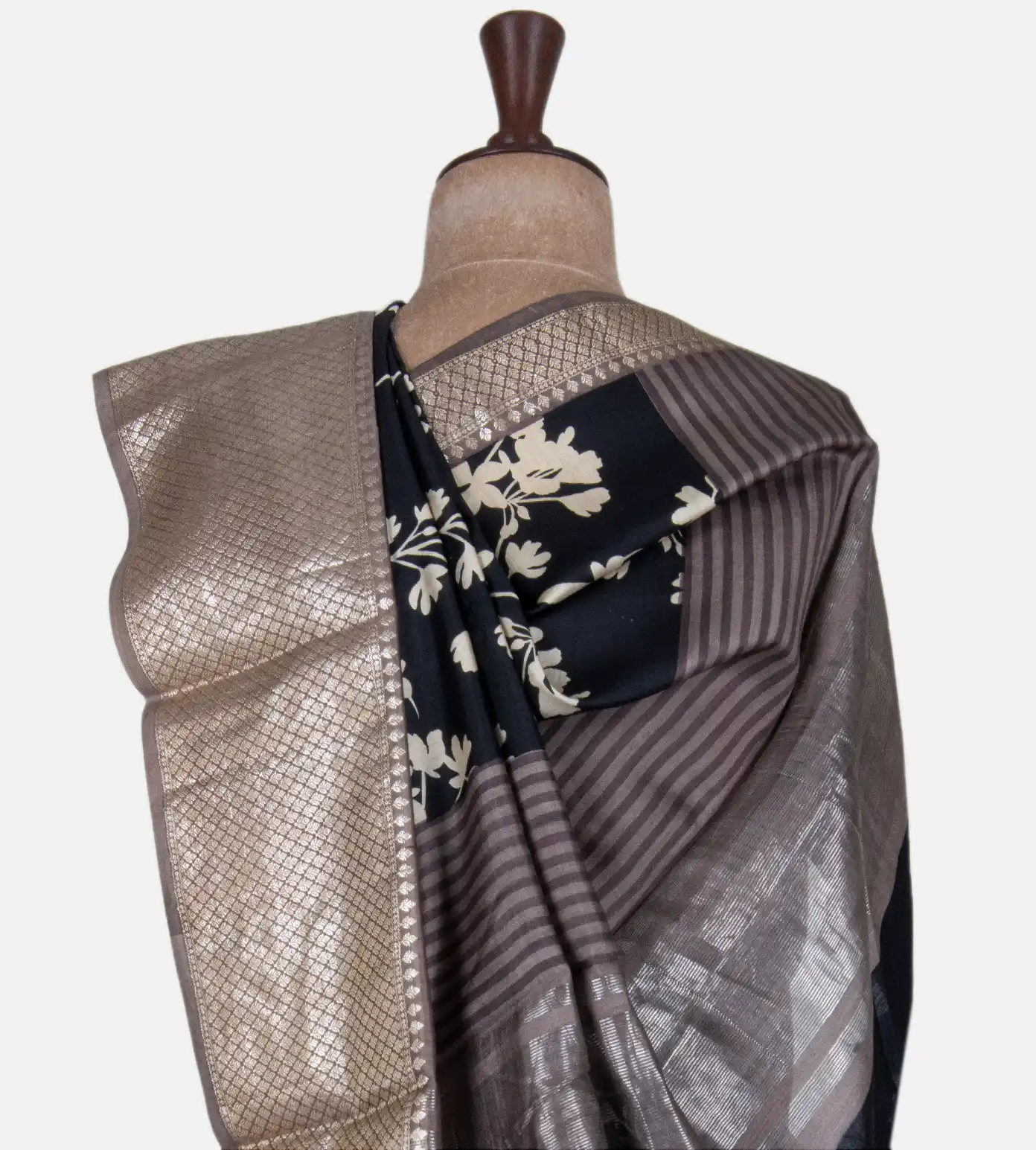 black-chaniya-silk-saree-d0189226-c