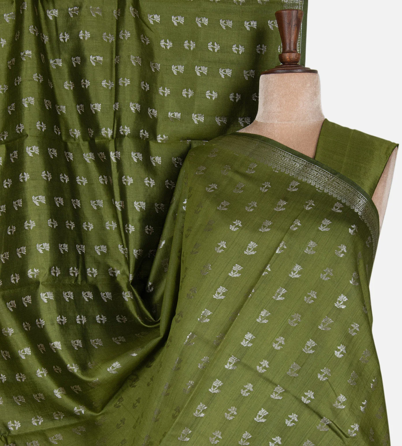 green-chaniya-silk-saree-d0190254-a