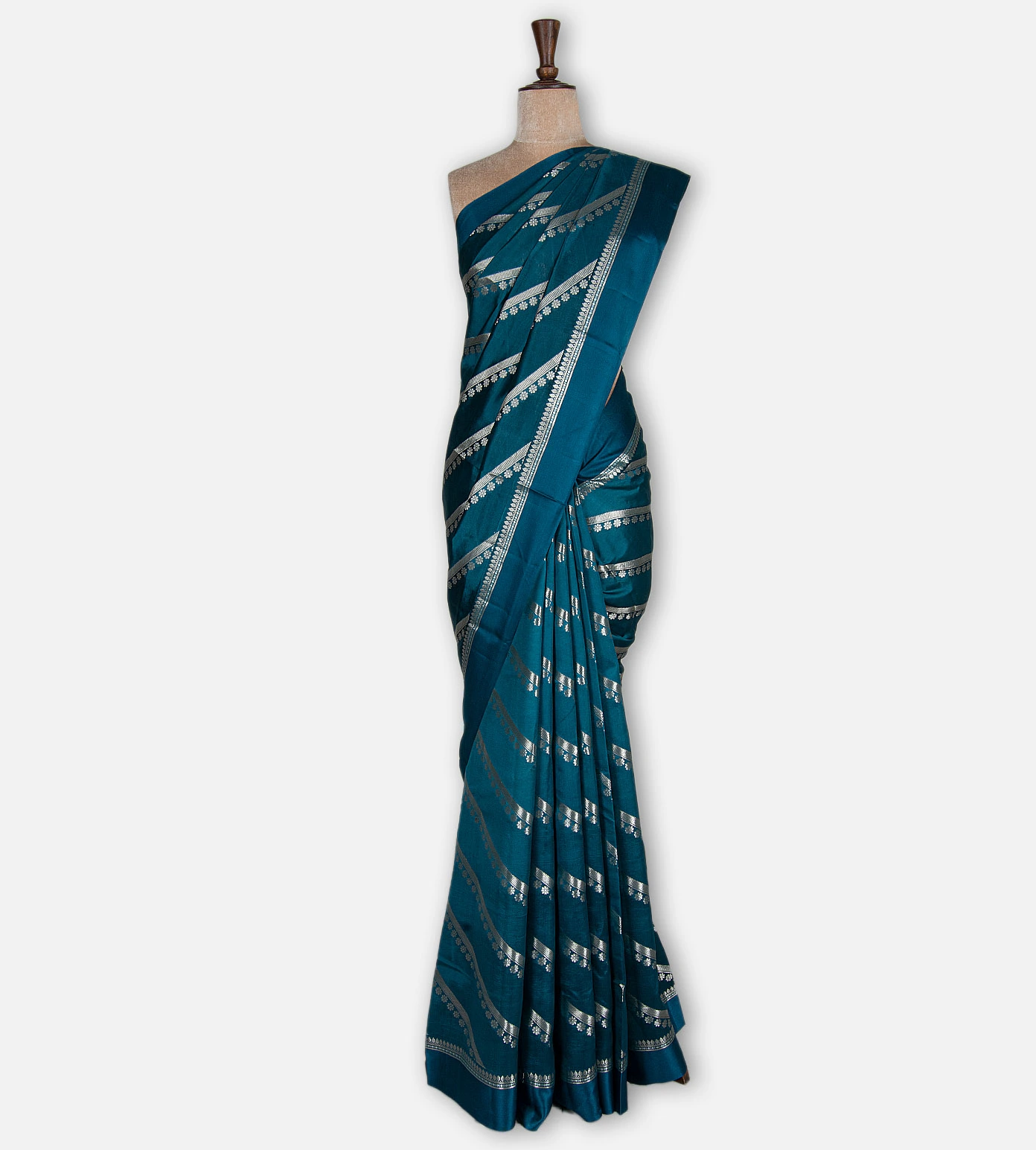 blue-chaniya-silk-saree-d0292684-b