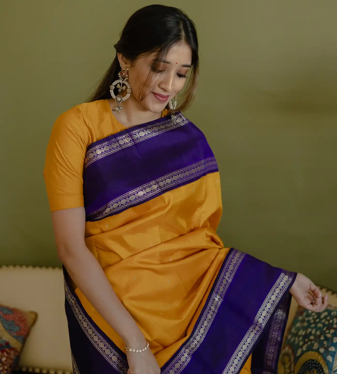 yellow-kanchipuram-silk-saree-d0184573-a