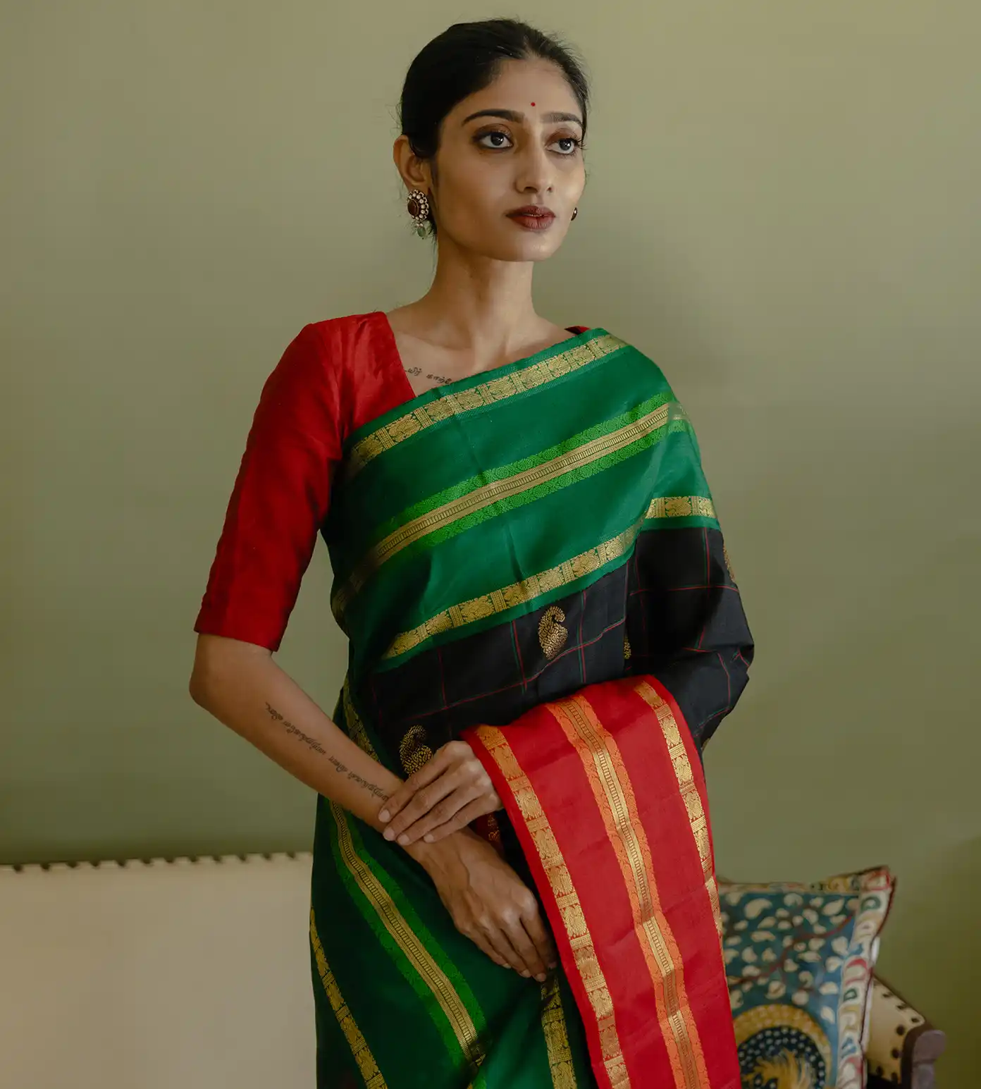 black-kanchipuram-silk-saree-d0292538-a