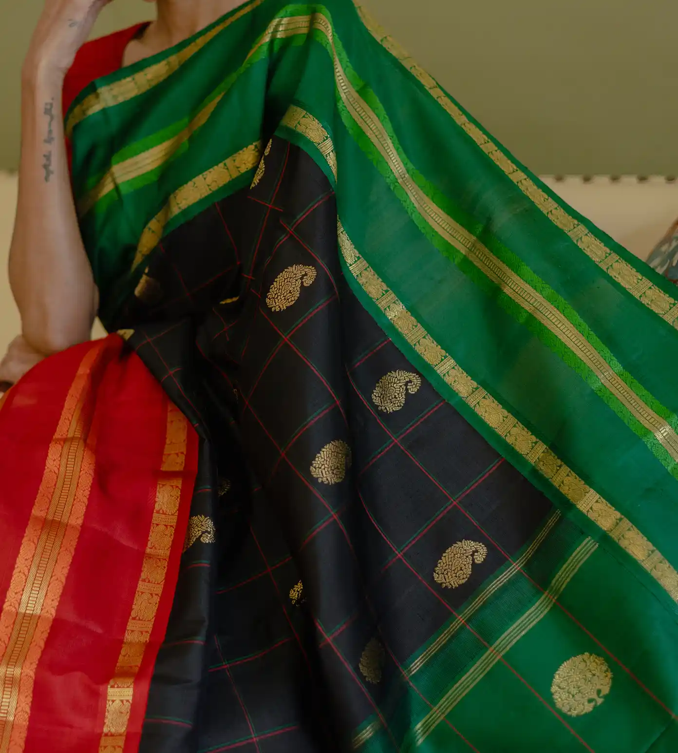 black-kanchipuram-silk-saree-d0292538-d