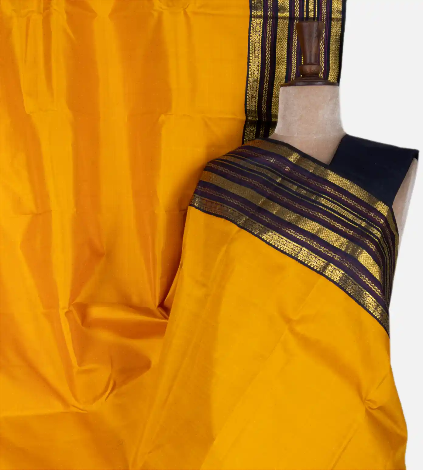 yellow-kanchipuram-silk-saree-d0396954-a