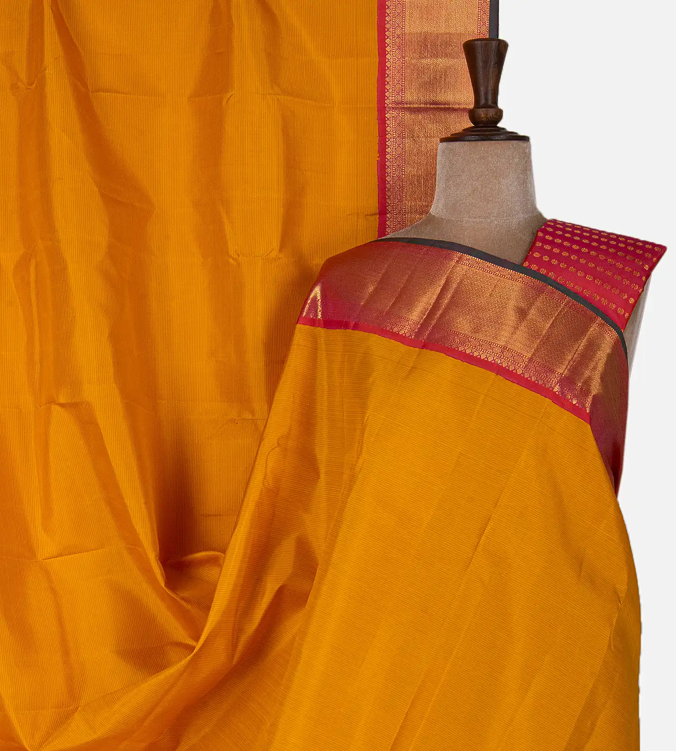 yellow-kanchipuram-silk-saree-d0396953-a