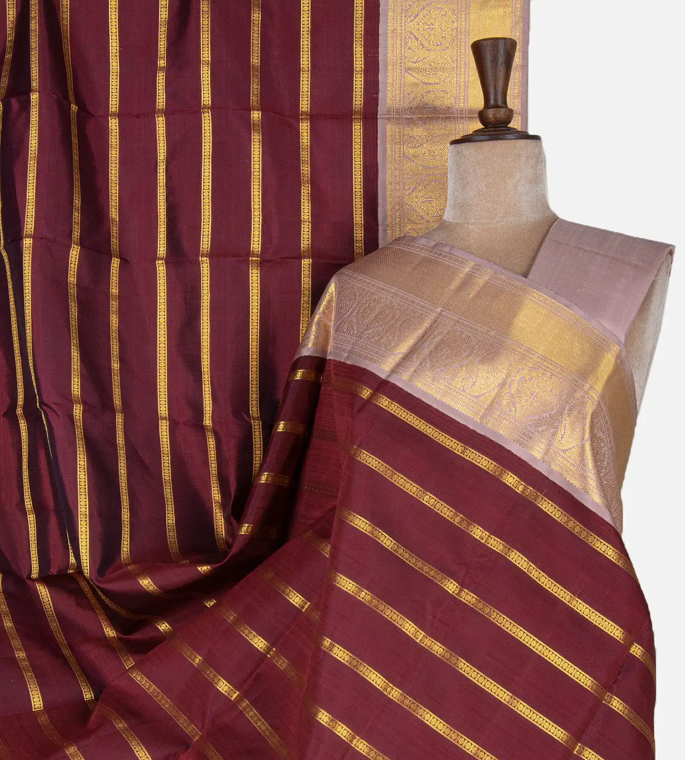 maroon-kanchipuram-silk-saree-d0398130-a