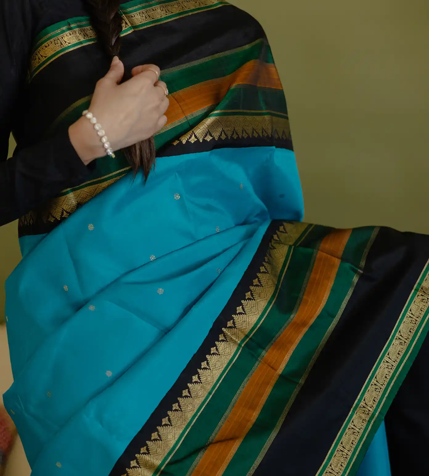 blue-kanchipuram-silk-saree-d0292562-c