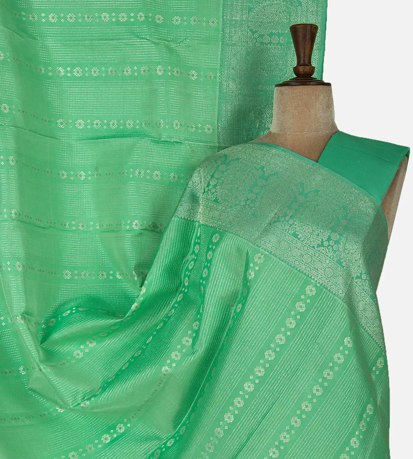 green-kanchipuram-silk-saree-d0397059-a