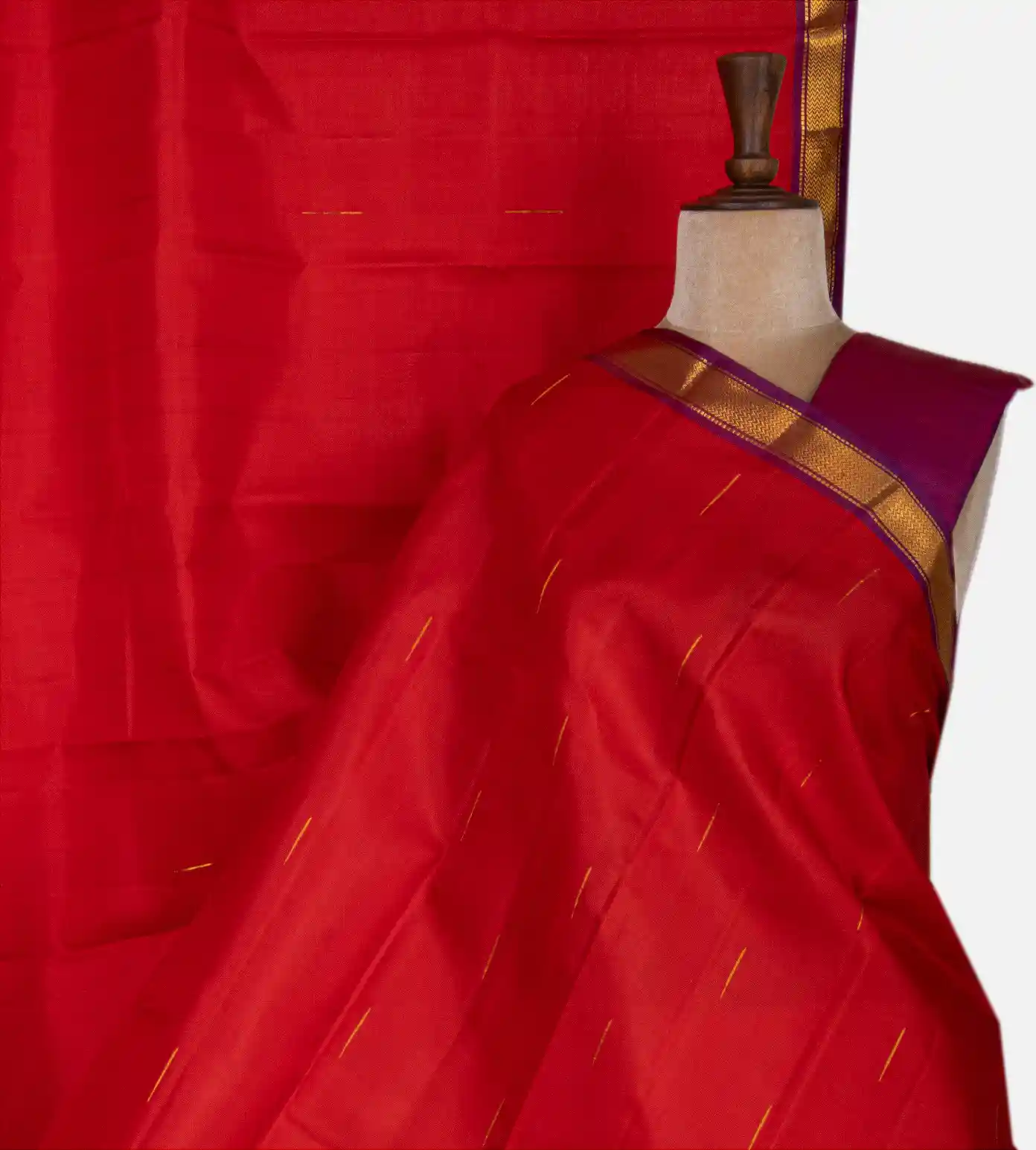 red-kanchipuram-silk-saree-d04100544-a