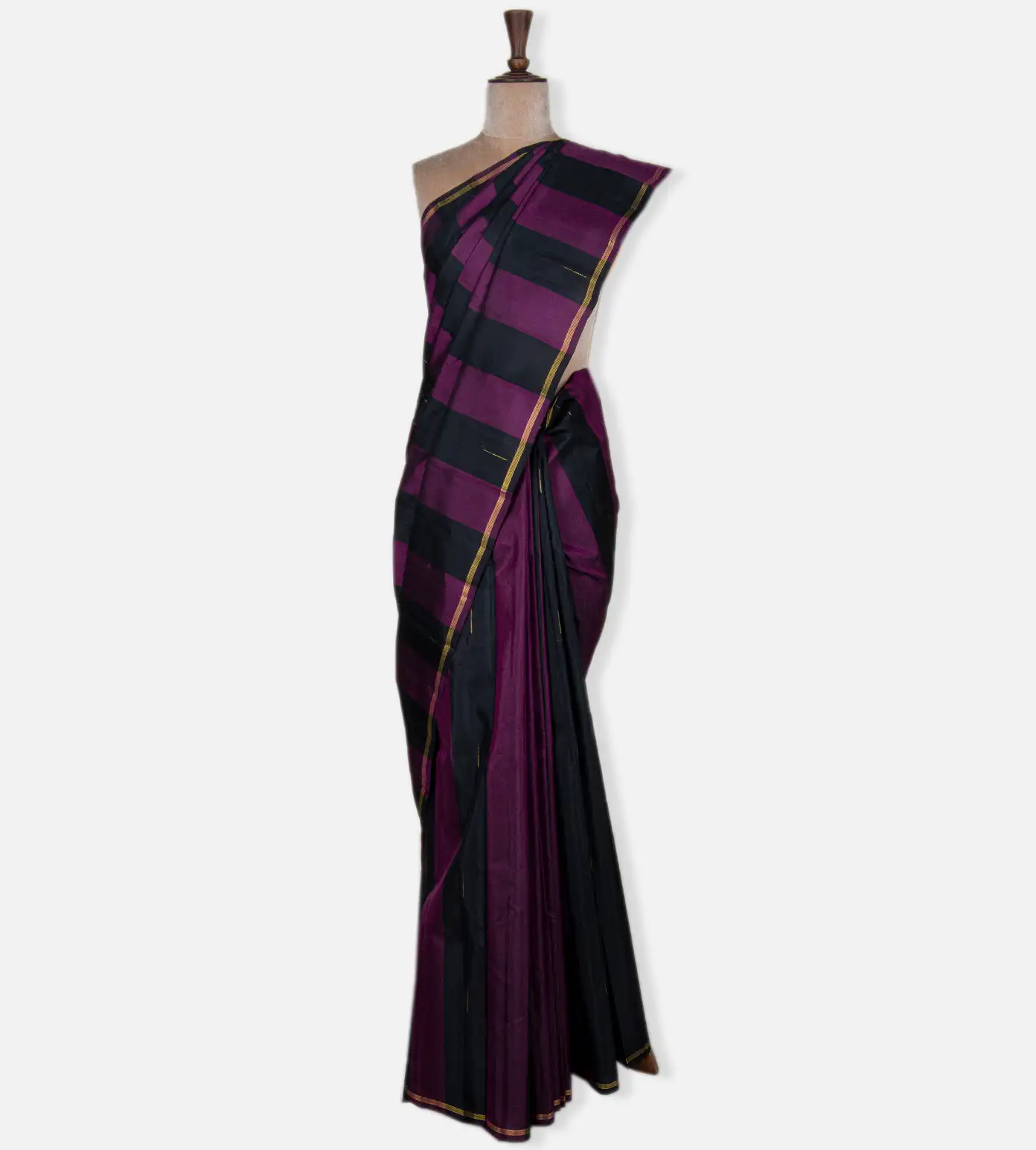 purple-and-black-kanchipuram-silk-saree-d04100542-b