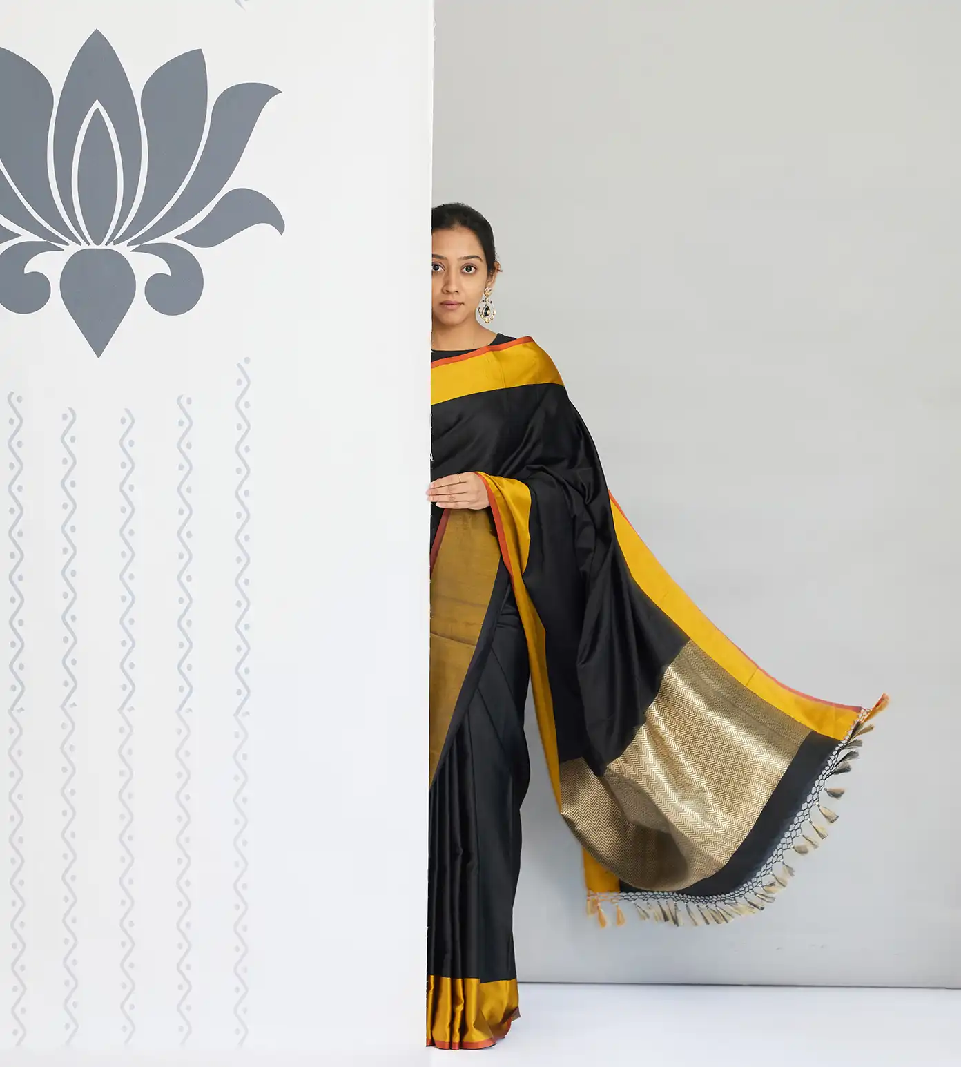 black-kattan-silk-saree-d04102597-b